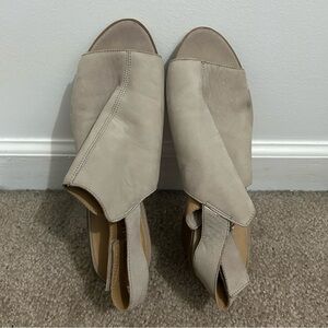 Franco Sarto Helix Block Heel Slingback Sandals In A Beige/Tan Leather Size 9 M